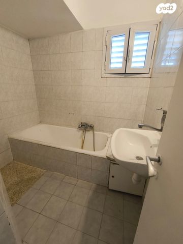 דירה, ההגנה 3, לב העיר, בת ים