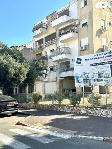 דירה, שרת, טירת כרמל