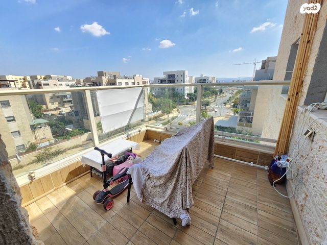 גג/ פנטהאוז, אבני חן, חריש