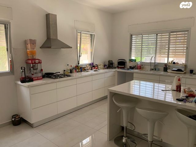 דו משפחתי, רוטשילד, שאר העיר, קדימה צורן