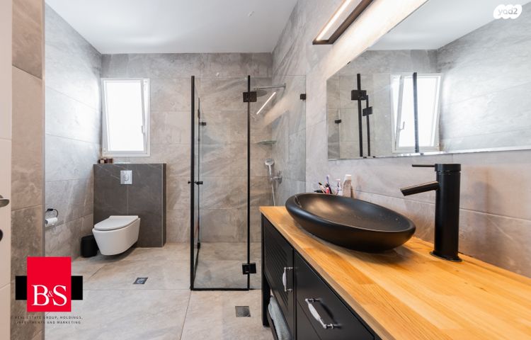 דו משפחתי, גילץ הירוקה, אבן יהודה