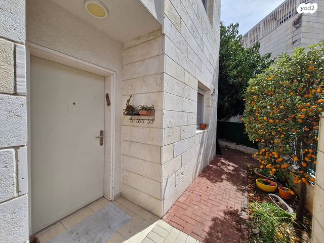 דו משפחתי, שלו 34, יד בנימין, יד בנימין