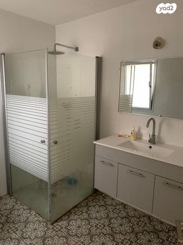 דו משפחתי, רוטשילד, שאר העיר, קדימה צורן