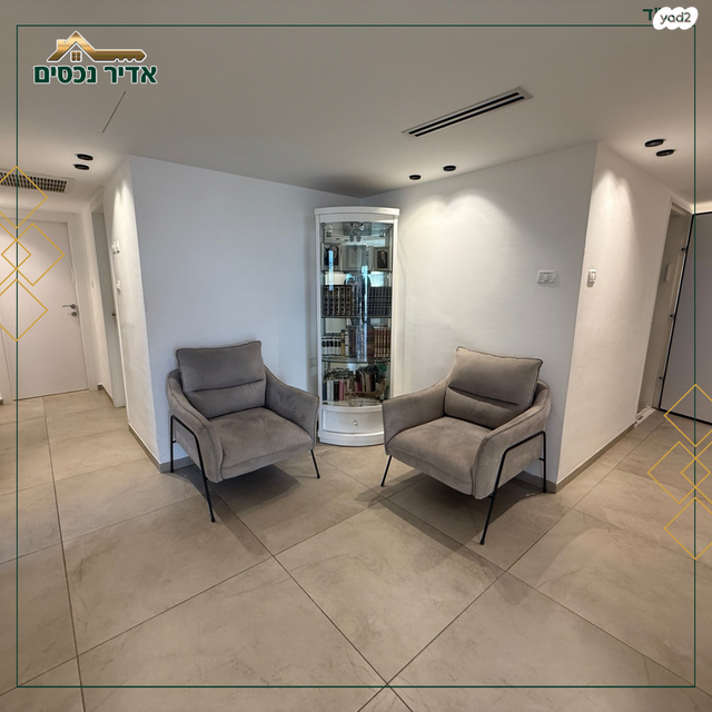 גג/ פנטהאוז, אפרים שריר, נהריה