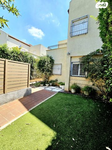 בית פרטי/ קוטג', האגוז, לפיד, לפיד