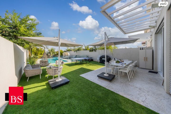 דו משפחתי, גילץ הירוקה, אבן יהודה