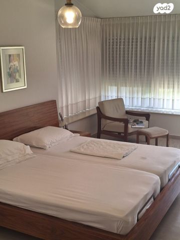 בית פרטי/ קוטג', היינריך צבי גרץ, נאות גנים, נתניה