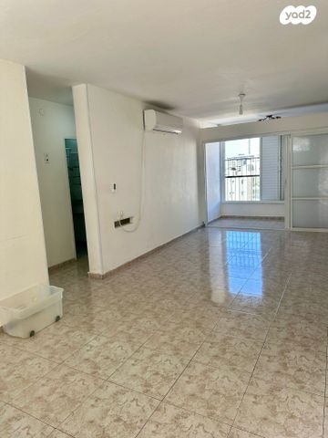 דירה, שרת, טירת כרמל