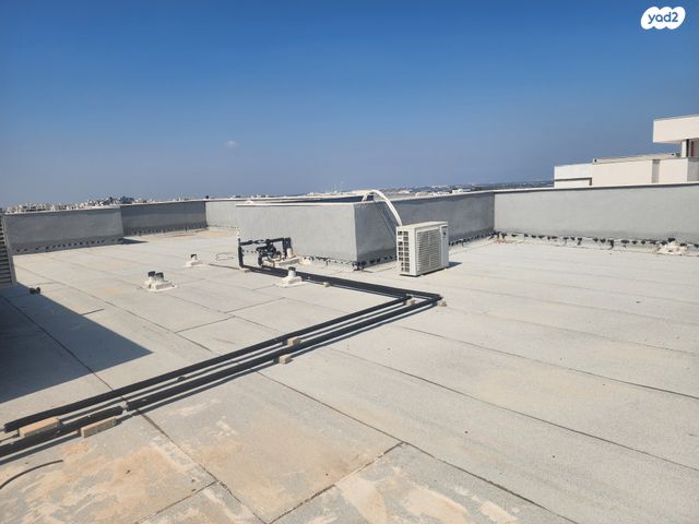 גג/ פנטהאוז, אבני חן, חריש