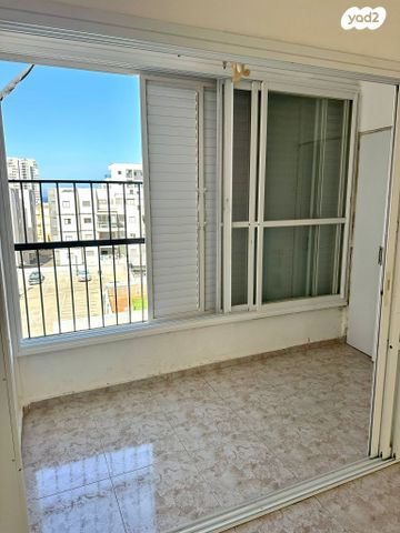 דירה, שרת, טירת כרמל