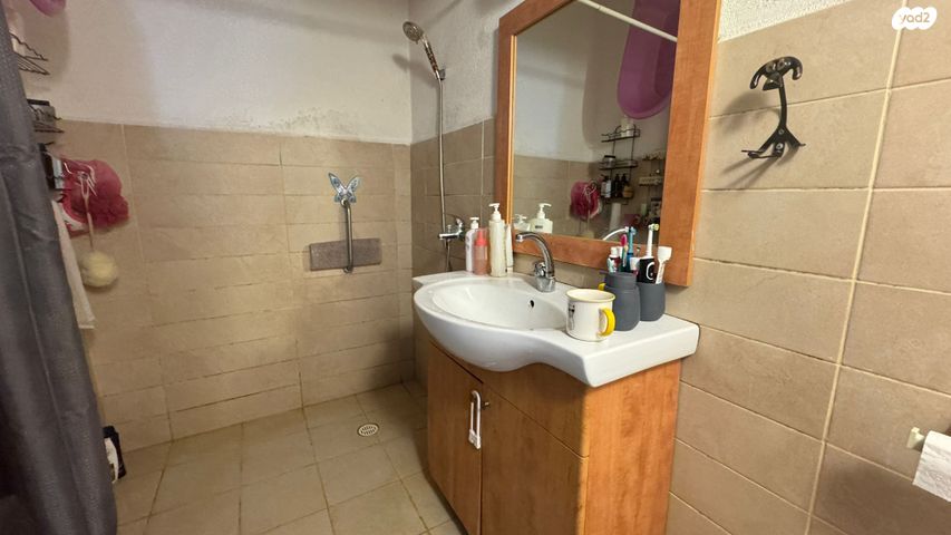 דו משפחתי, הקטיף, עפולה