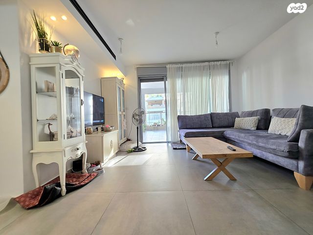 דירה, דובה ויצחק שיינפיין, כפר סבא הירוקה, כפר סבא