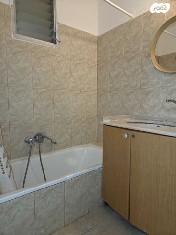 דירה, שלמה בן יוסף, ארמון הנציב, תלפיות מזרח, ירושלים