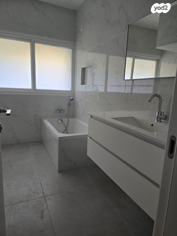 דירה, רמב"ם, רעננה