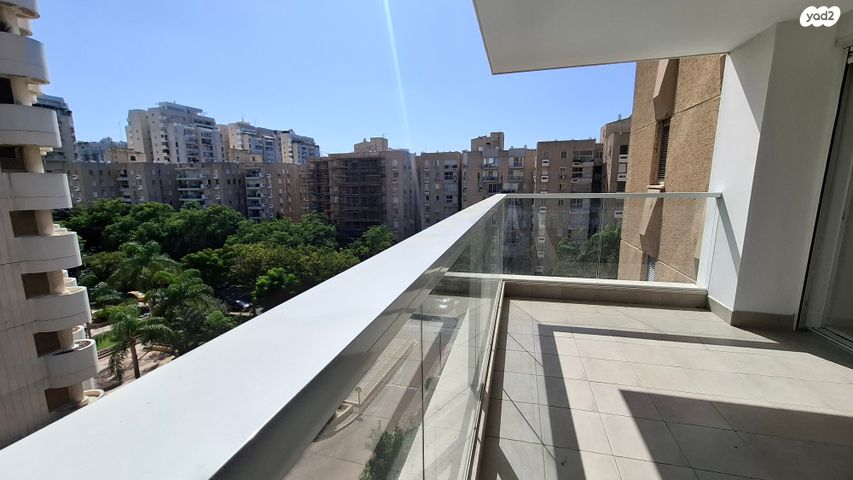 יחיאל דב דרזנר 