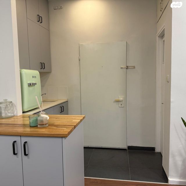 סטודיו/ לופט, הוד השרון