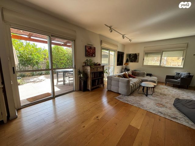 דירת גן, רביבים, תל אביב יפו