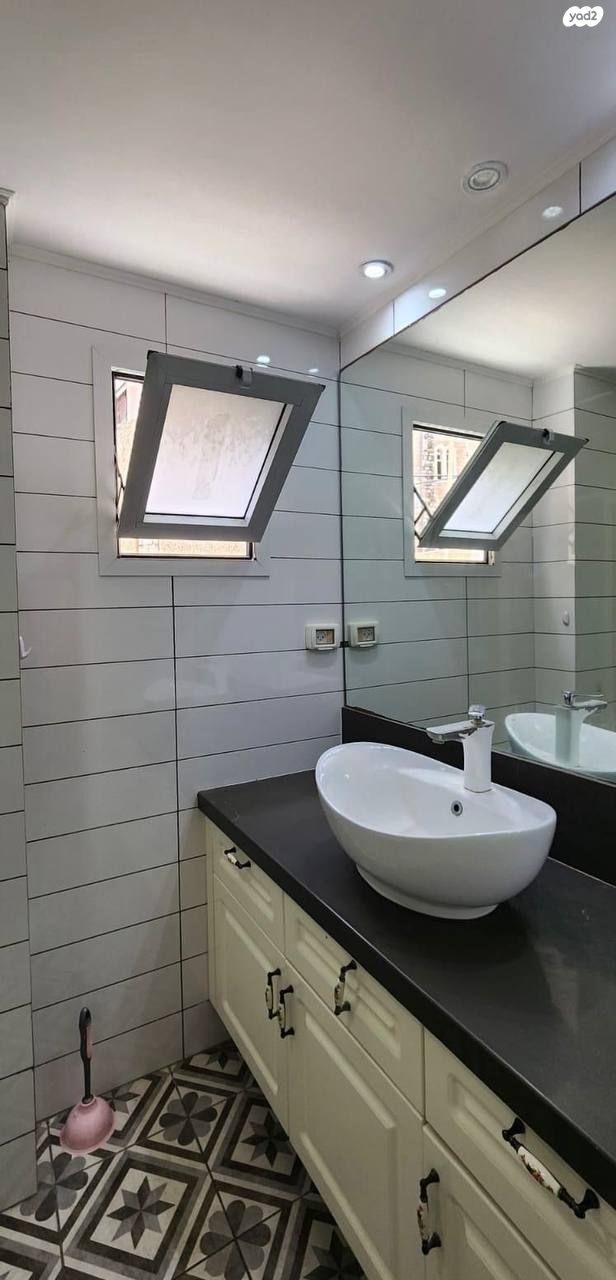 דירה, יבנה, ואדי נסנאס, חיפה