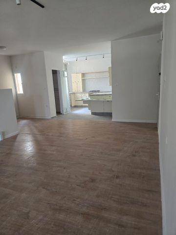 דירה, רמב"ם, רעננה