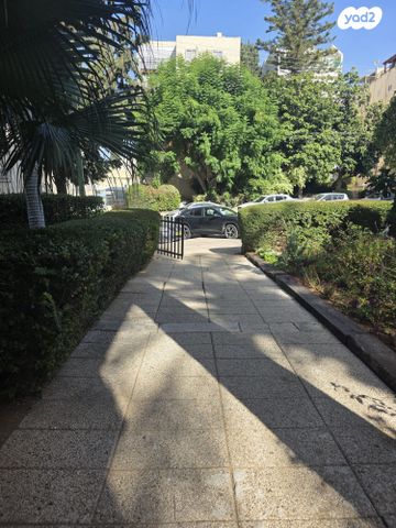 דירה, הנשיא הראשון, רחובות