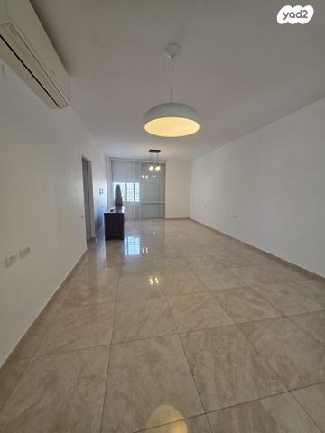 דירה, הנשיא הראשון, רחובות