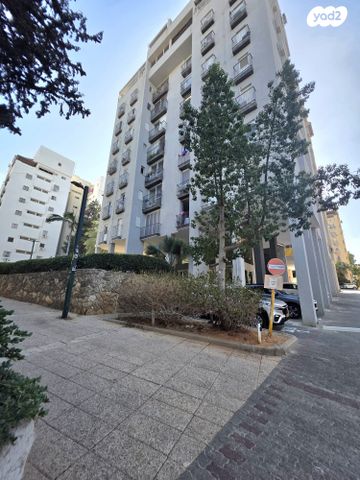 דירה, הנשיא הראשון, רחובות