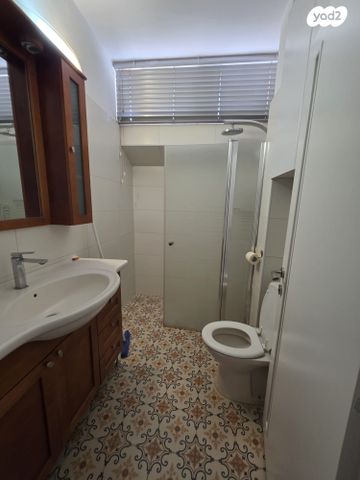 דירה, הנשיא הראשון, רחובות