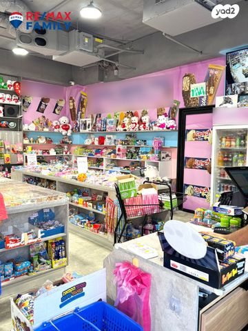 חנויות/ שטח מסחרי, לאה גולדברג 1, קרית מוצקין