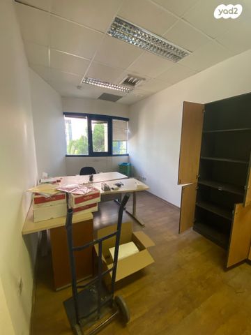 יגיע כפיים 21