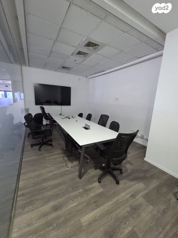 משרדים, קיסריה