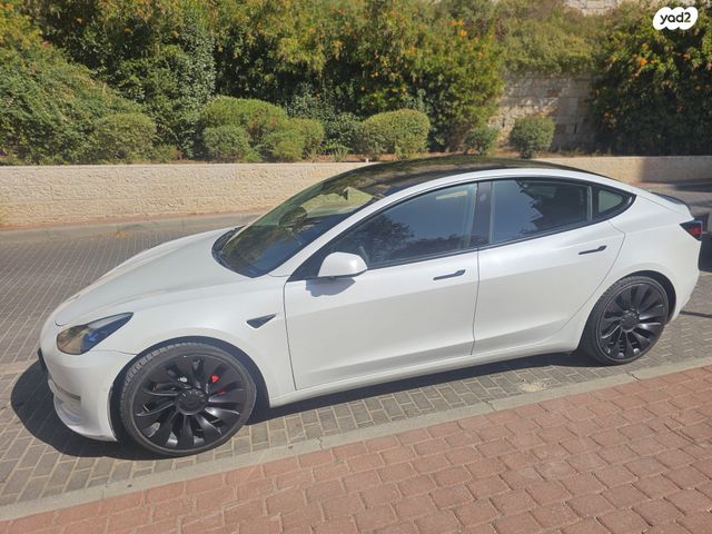 מודעת רכב טסלה מודל 3