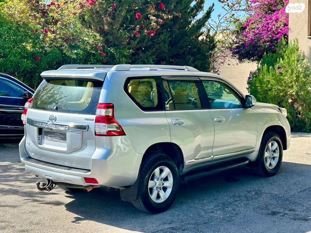 טויוטה לנד קרוזר