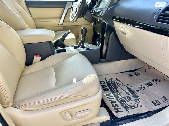 טויוטה לנד קרוזר