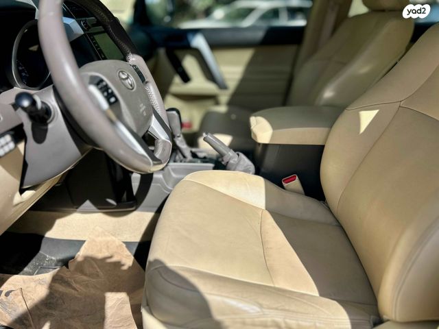 טויוטה לנד קרוזר