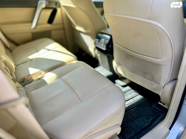 טויוטה לנד קרוזר