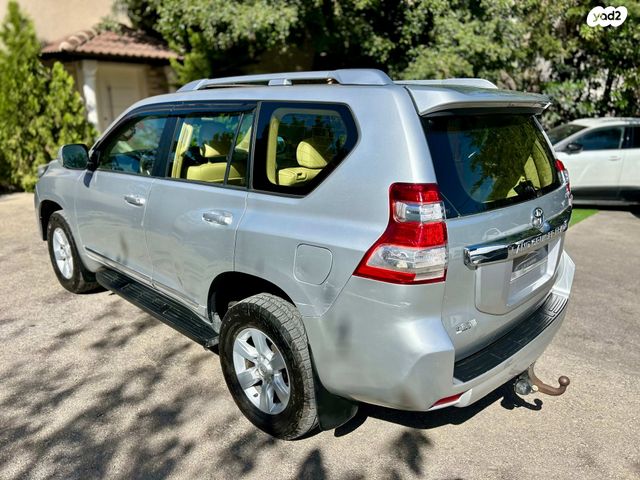 טויוטה לנד קרוזר