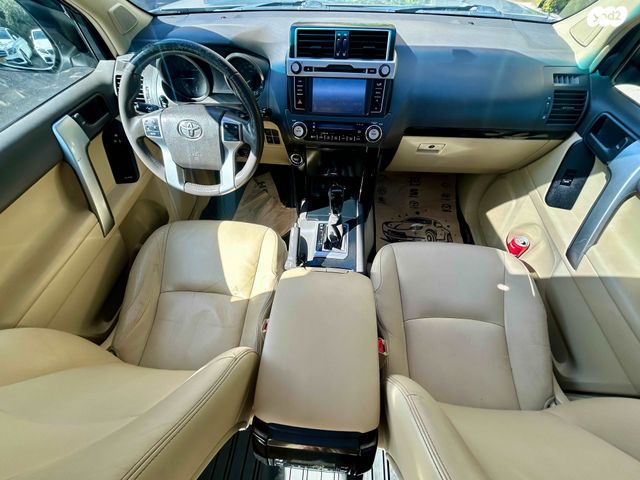 טויוטה לנד קרוזר