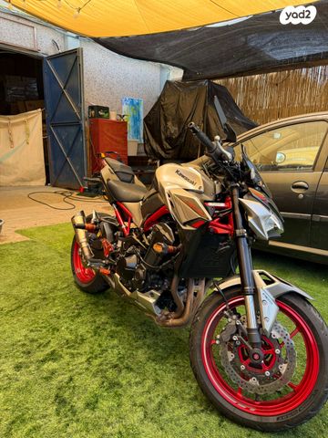 קאוואסאקי Z900