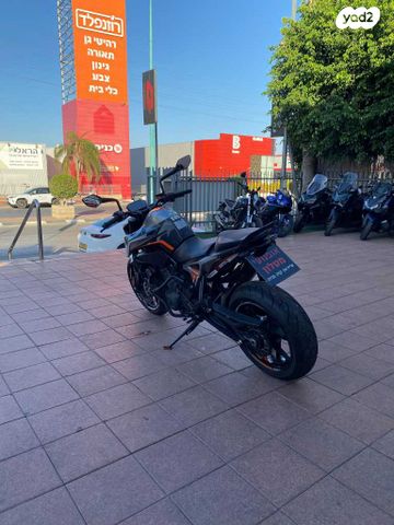 KTM Naked Duke 790