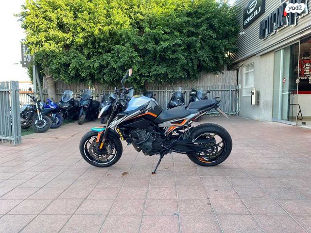 KTM Naked Duke 790