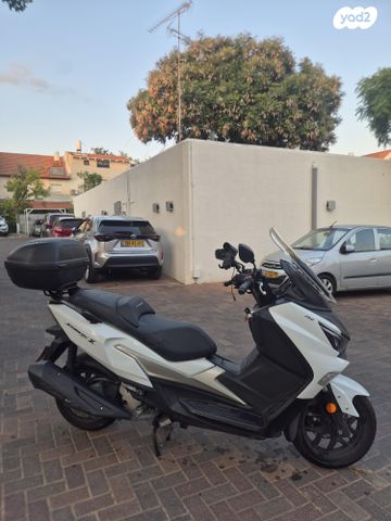 מודעת רכב סאן יאנג ג'וי-מקס Z-250