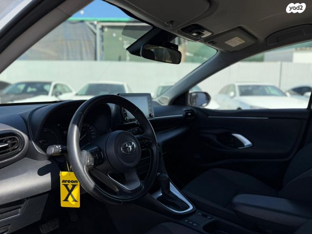 טויוטה יאריס