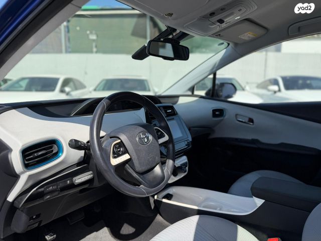 טויוטה פריוס