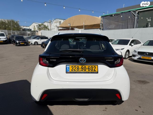 טויוטה יאריס