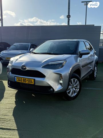 מודעת רכב טויוטה יאריס קרוס