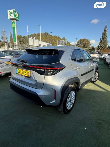 טויוטה יאריס קרוס