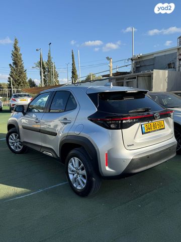 טויוטה יאריס קרוס