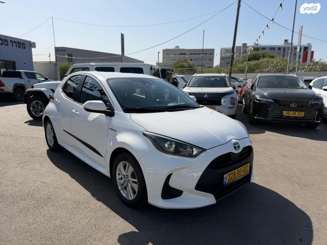 טויוטה יאריס