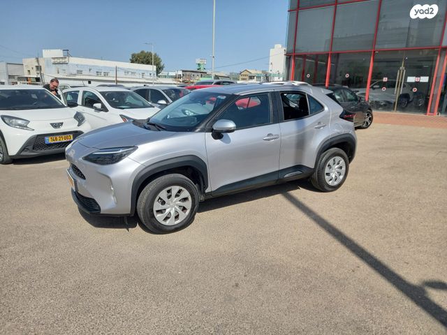 טויוטה יאריס קרוס