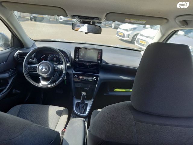 טויוטה יאריס קרוס